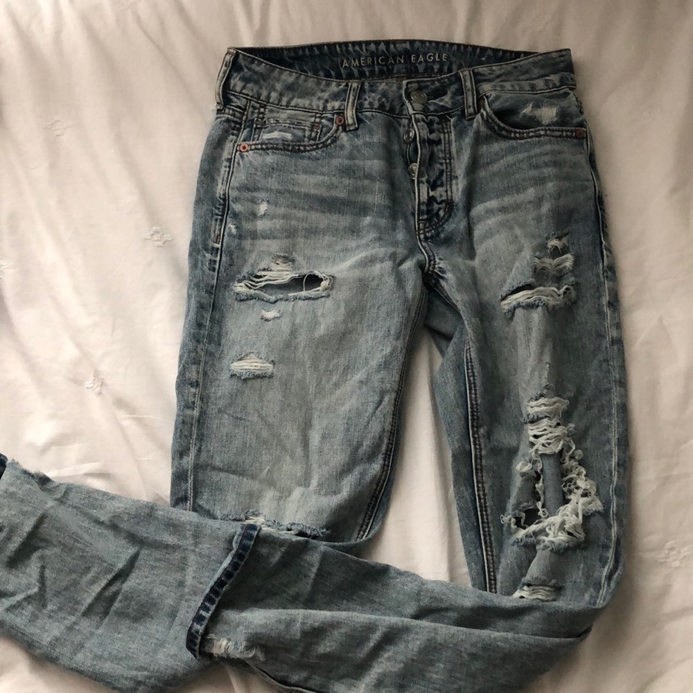 ripped american eagle tomgirl jeans